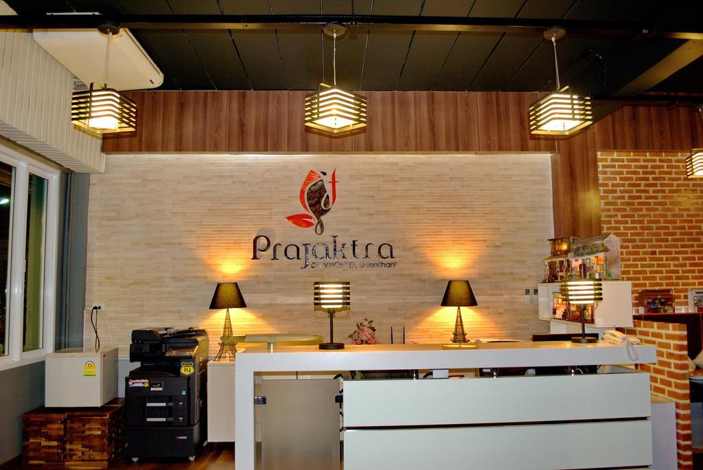 Prajaktra City Hostel Удон-Тхани Экстерьер фото