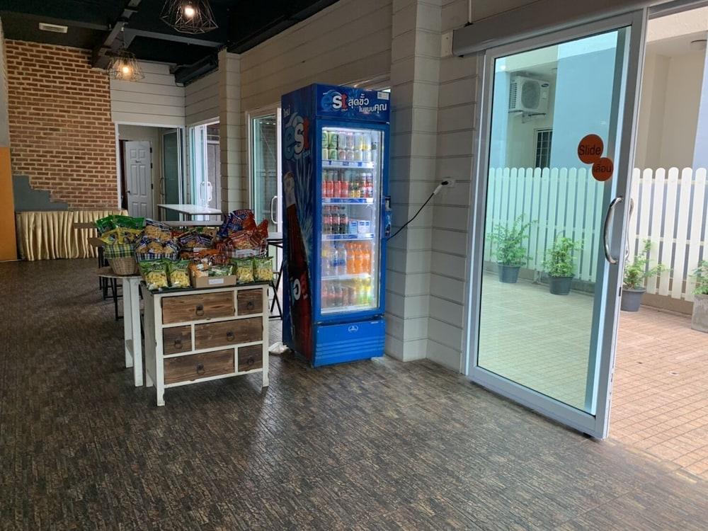 Prajaktra City Hostel Удон-Тхани Экстерьер фото