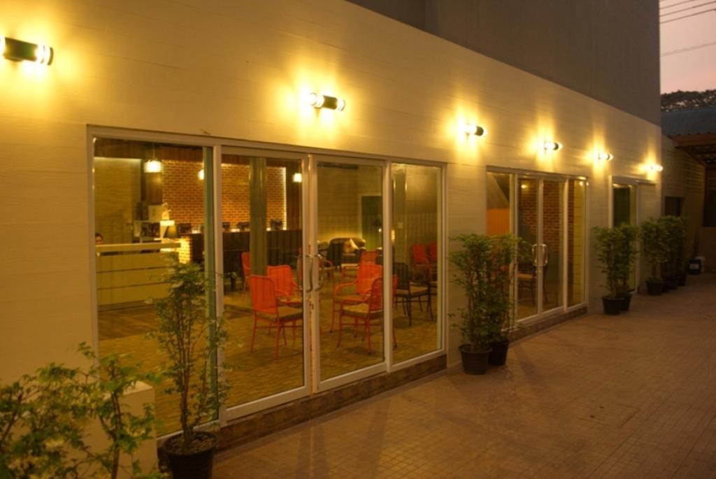 Prajaktra City Hostel Удон-Тхани Экстерьер фото