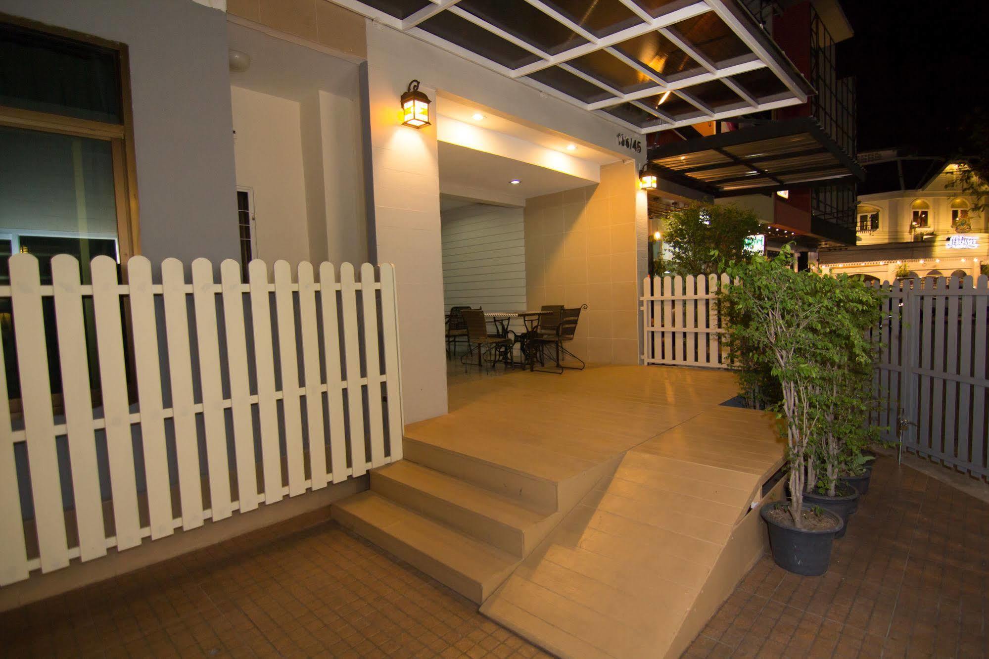 Prajaktra City Hostel Удон-Тхани Экстерьер фото