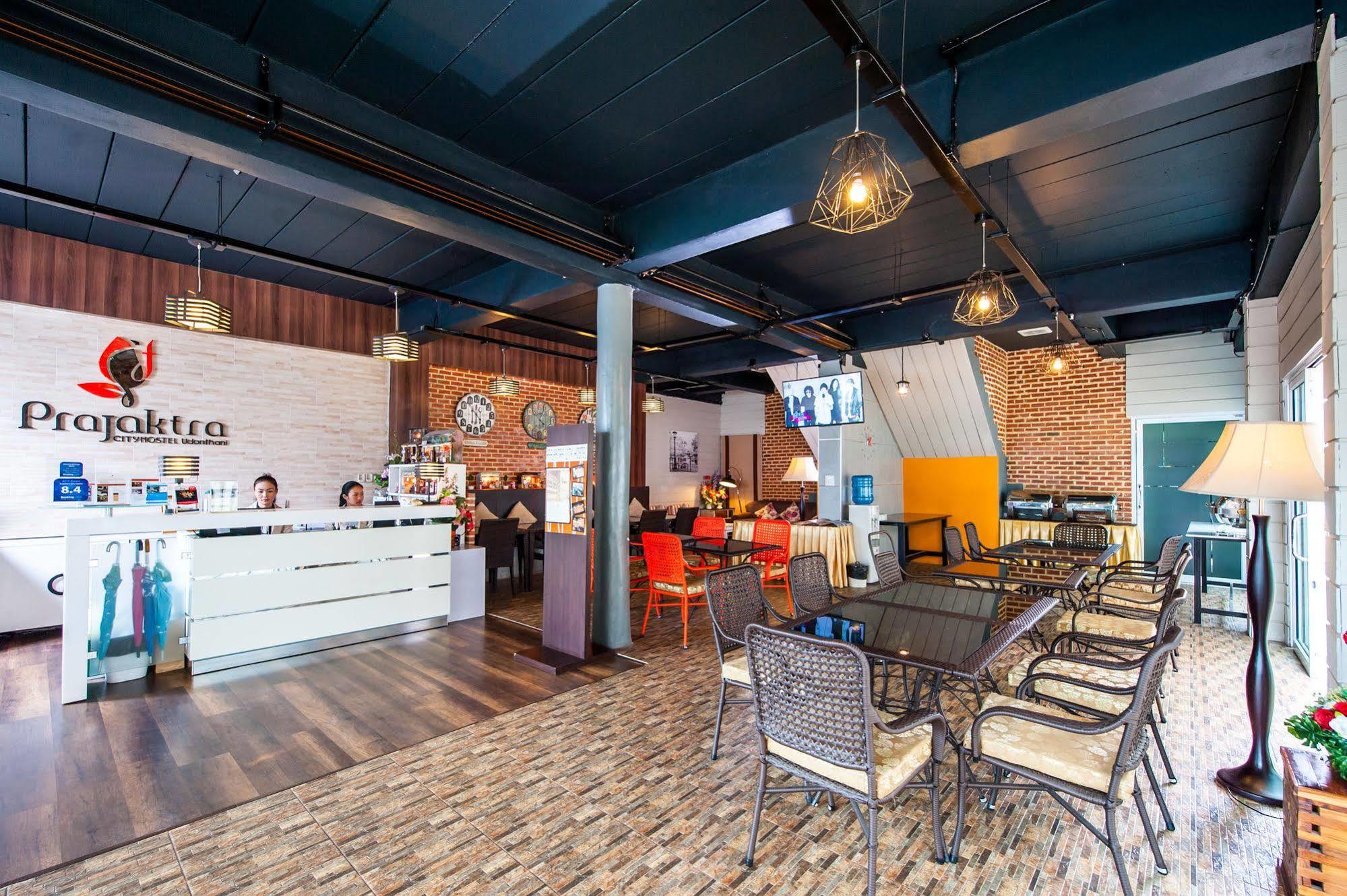 Prajaktra City Hostel Удон-Тхани Экстерьер фото