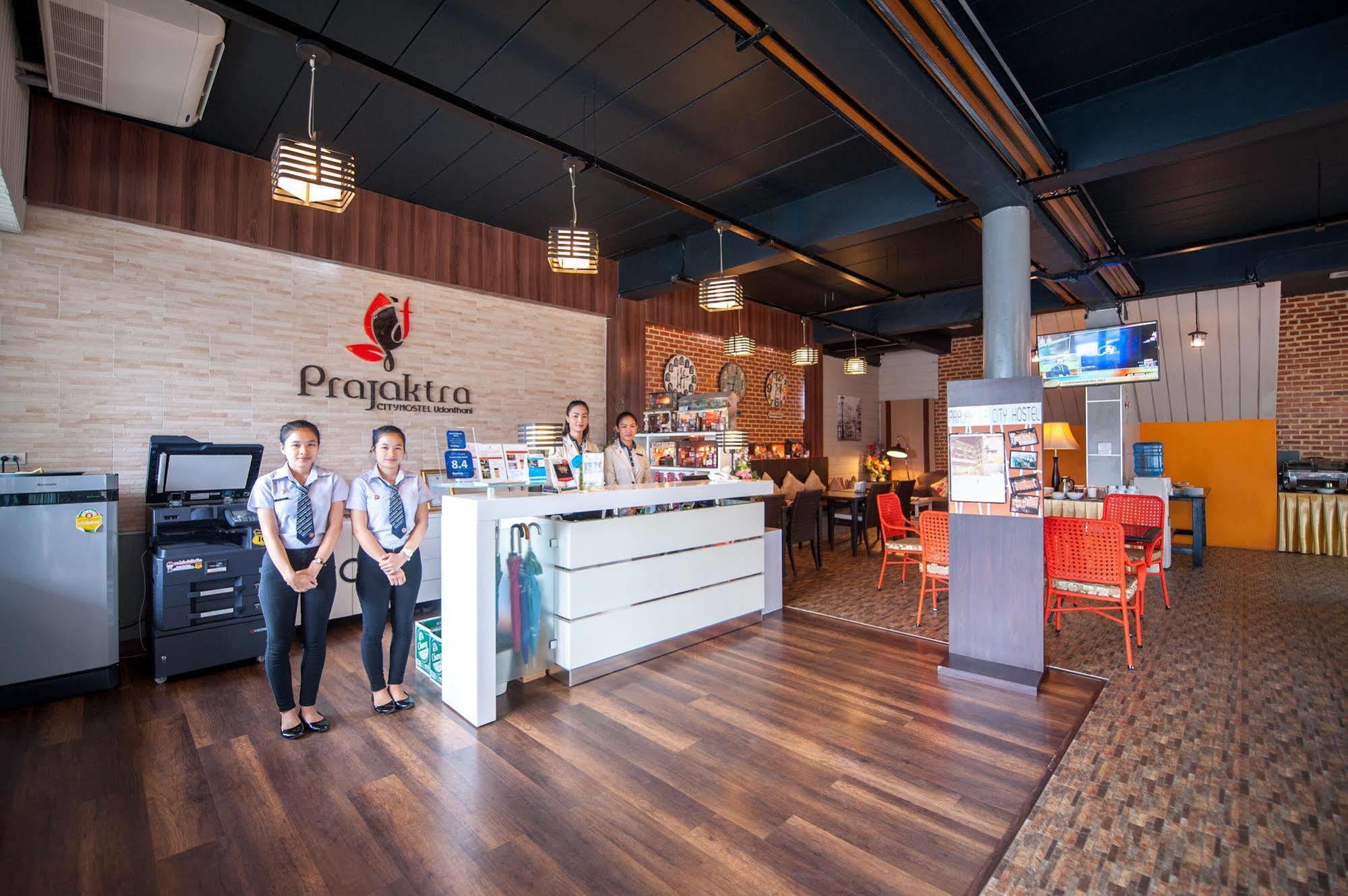 Prajaktra City Hostel Удон-Тхани Экстерьер фото