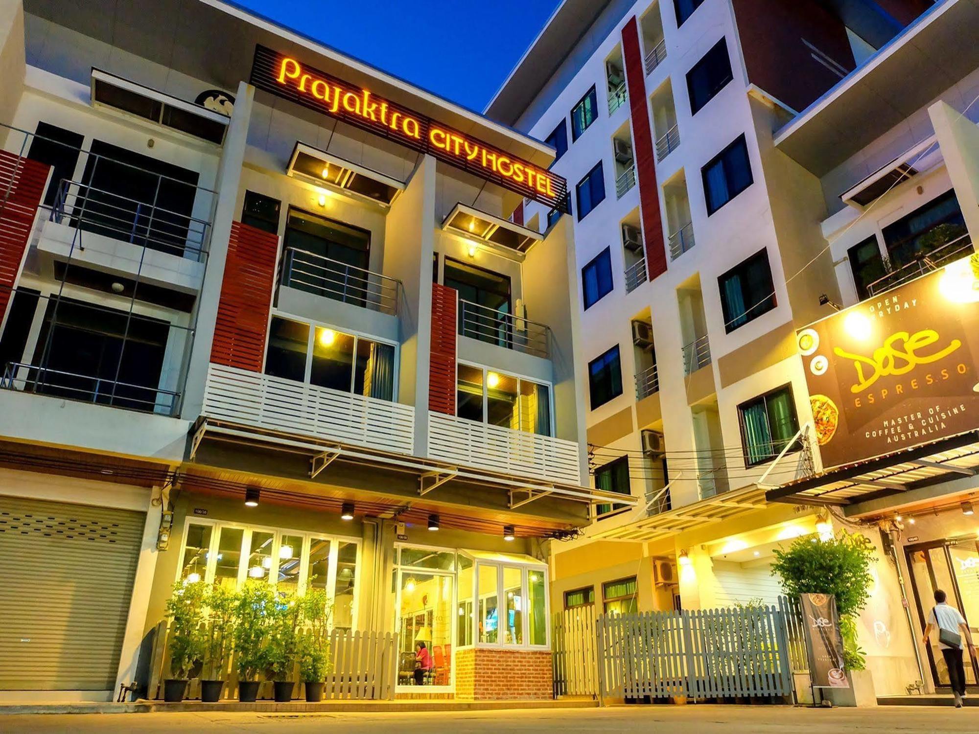 Prajaktra City Hostel Удон-Тхани Экстерьер фото
