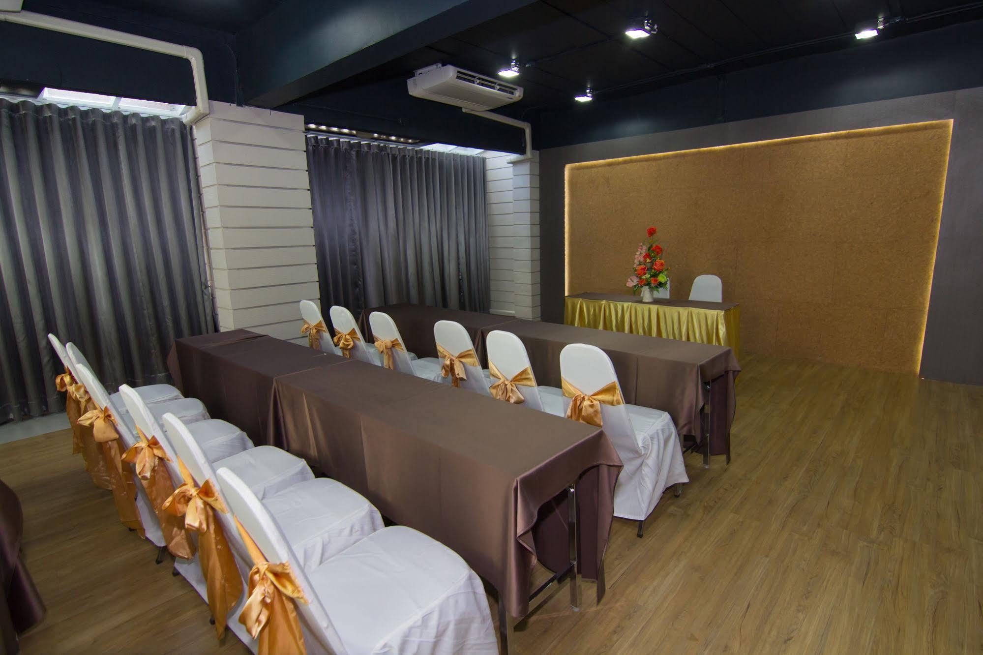 Prajaktra City Hostel Удон-Тхани Экстерьер фото